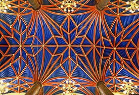 So sieht das Deckengewölbe über dem Schiff der Schlosskirche aus. Die kleinen gelben Sterne können Spender kaufen