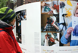 Konfetti im Kopf - Die Freiluftausstellung mit Porträtfotos von Menschen mit Demenz gehört zum zehntägigen Aktionsprogramm in der Hansestadt Hamburg.