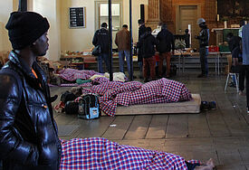 Seit Anfang Juni campieren etwa 80 Afrikaner in der Hamburger St. Pauli-Kirche.