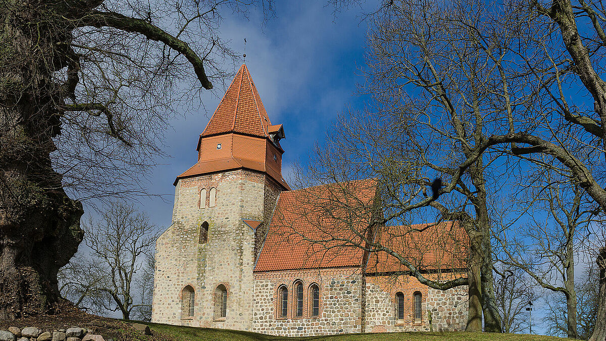 Die Autobahnkirche Kavelsdorf in der Nähe von Rostock.