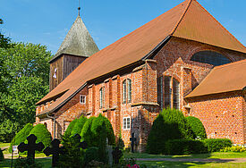 Seemannskirche Prerow im Sommer 
