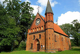 Die Kapelle von Althof wurde im Stil der Backsteingotik erbaut. Sie gilt als Wiege des Klosters Doberan und steht auf einer Anhöhe am östlichen Rand von Althof.