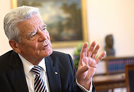 Bundespräsident Joachim Gauck in seinem Dienstzimmer im Schloss Bellevue in Berlin