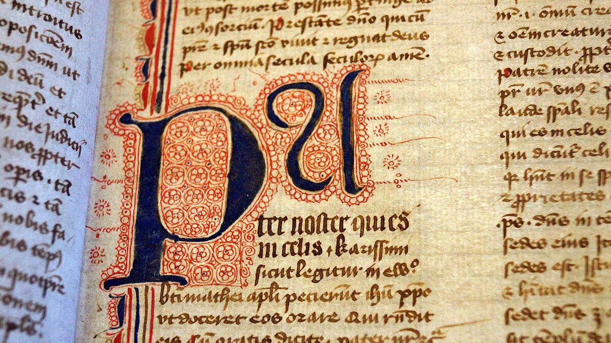 Kunstvolle Initialen zählen zu den Merkmalen vieler kostbarer Bücher in der Bibliothek des Geistlichen Ministeriums im Greifswalder Dom. 