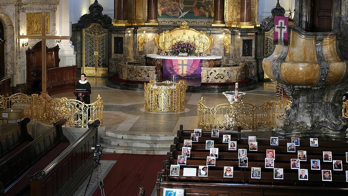 Unter dem Motto #verbundenbleiben hatte die Hauptkirchengemeinde zu der Foto-Aktion aufgerufen.