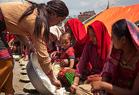 Auch in Nepal im Einsatz: Die Diakonie Katastrophenhilfe hilft nach dem schweren Erdbeben im April 2015