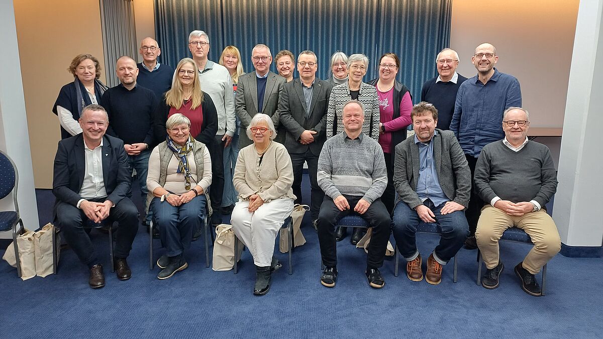 Kirchenvertreter/innen der Nordkirche und der Bayerischen Landeskirche bei den Begegnungstagen 2026 in Warnemünde.