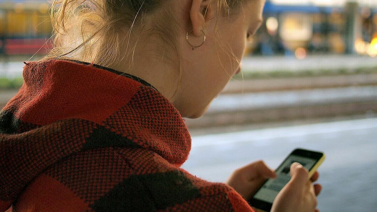 Mit der geförderten App soll Jugendlichen geholfen werden, einfacheren Zugang zu Unterstützungsangeboten zu finden. 