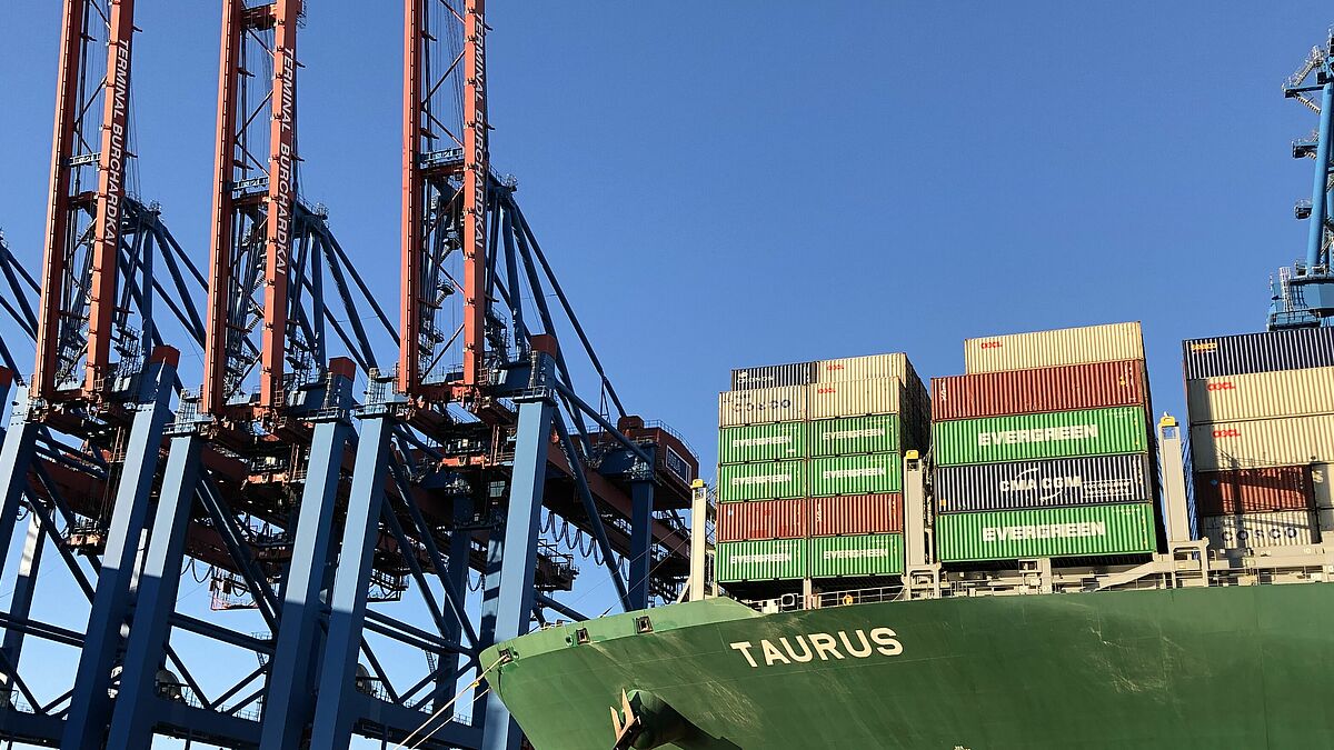 Im Hamburger Hafen treffen Seeleute aus aller Welt ein. Im Club Duckdalben finden sie fernab der Heimat einen Ort zum Wohlfühlen.