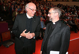 Landesbischof Gerhard Ulrich (li.) und Erzbischof Stephan Heße