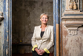 Kirsten Fehrs, Bischöfin im Sprengel Hamburg und Lübeck. Das Foto wurde aufgenommen beim Treffen des Bischofsrates der Nordkirche im Greifswalder Dom im Juli 2014
