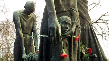 Denkmal in der "Nationalen Mahn- und Gedenkstätte Ravensbrück".