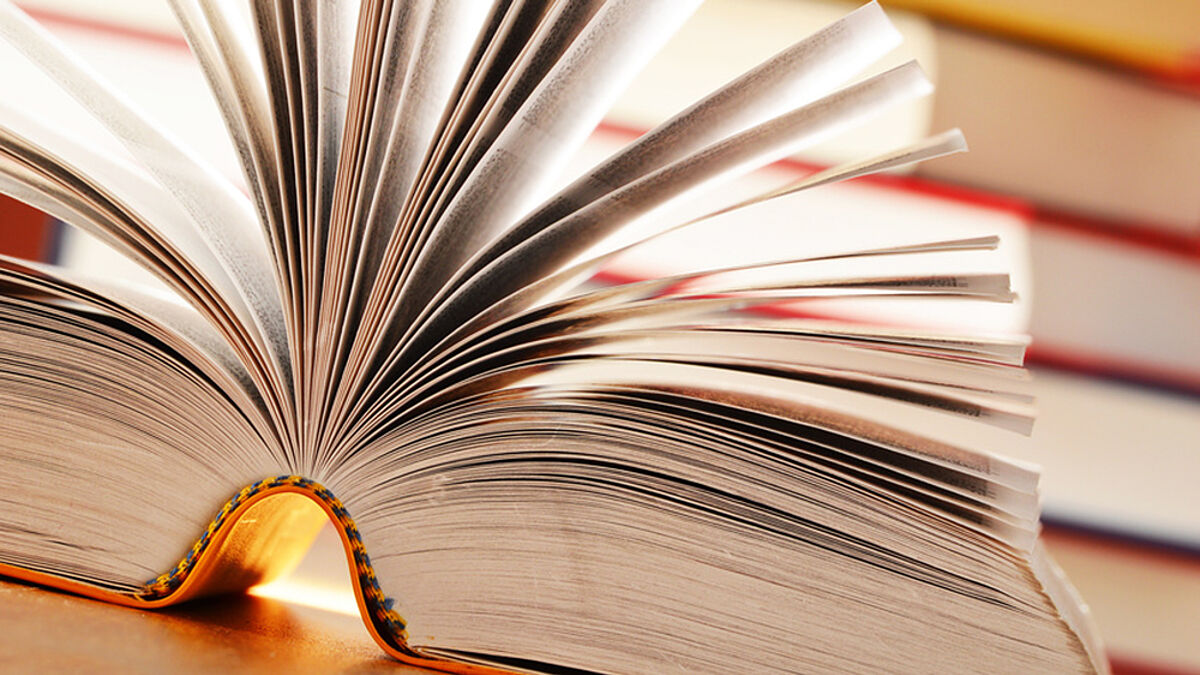 Von der literarischen Seite kann man das Landeskirchenamt bei einer Lesung erleben