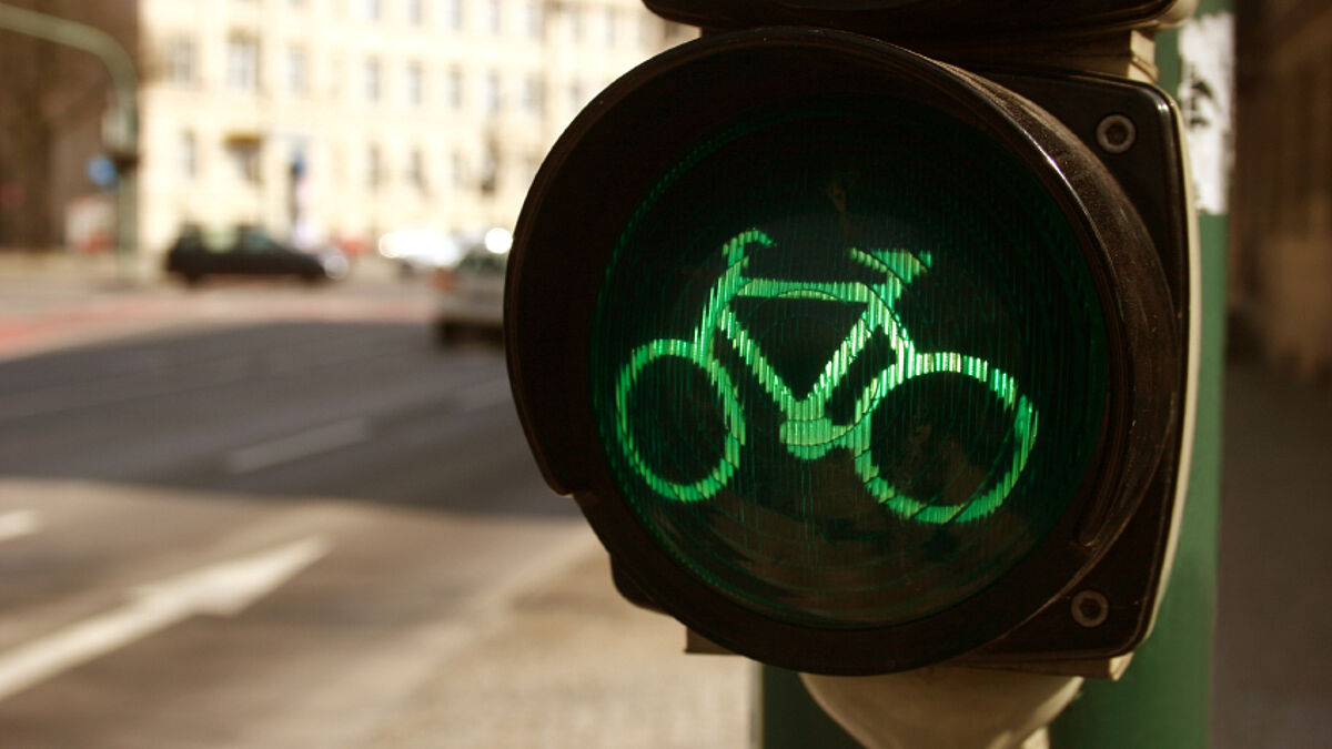 In vielen Städten gibt es mittlerweile Ampeln extra für Radfahrer.