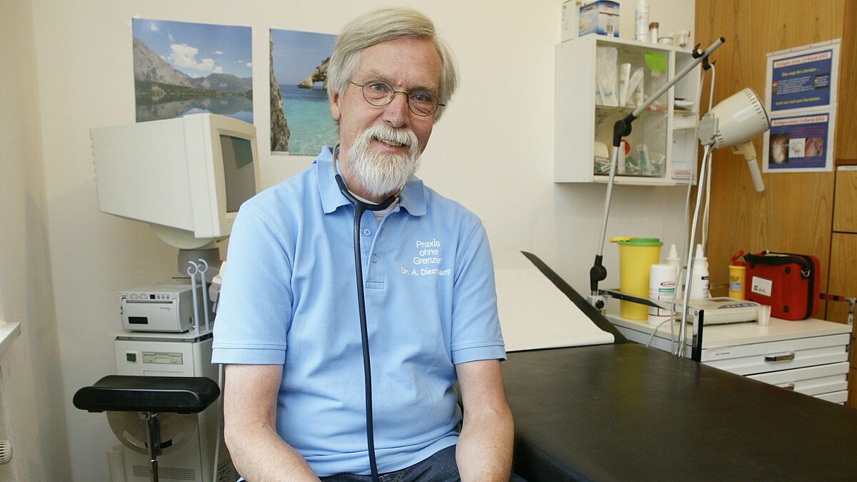 Teamleiter Dr. Achim Diestelkamp in der Praxis ohne Grenzen