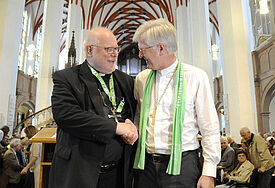Der Vorsitzende der katholischen Deutschen Bischofskonferenz, Kardinal Reinhard Marx (l.), und der Ratsvorsitzende der Evangelischen Kirche in Deutschland (EKD), Landesbischof Heinrich Bedford-Strohm