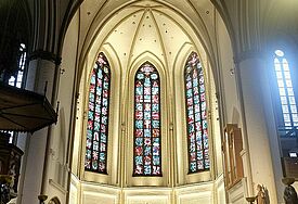 Christen verschiedener Konfessionen wollen in der Hauptkirche St. Petri für den Frieden beten.