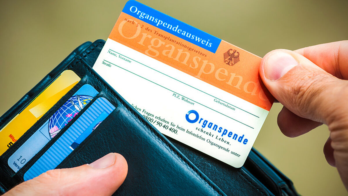 Ein Papier, das Leben rettet: Zu wenig Deutsche haben einen Organspendeausweis