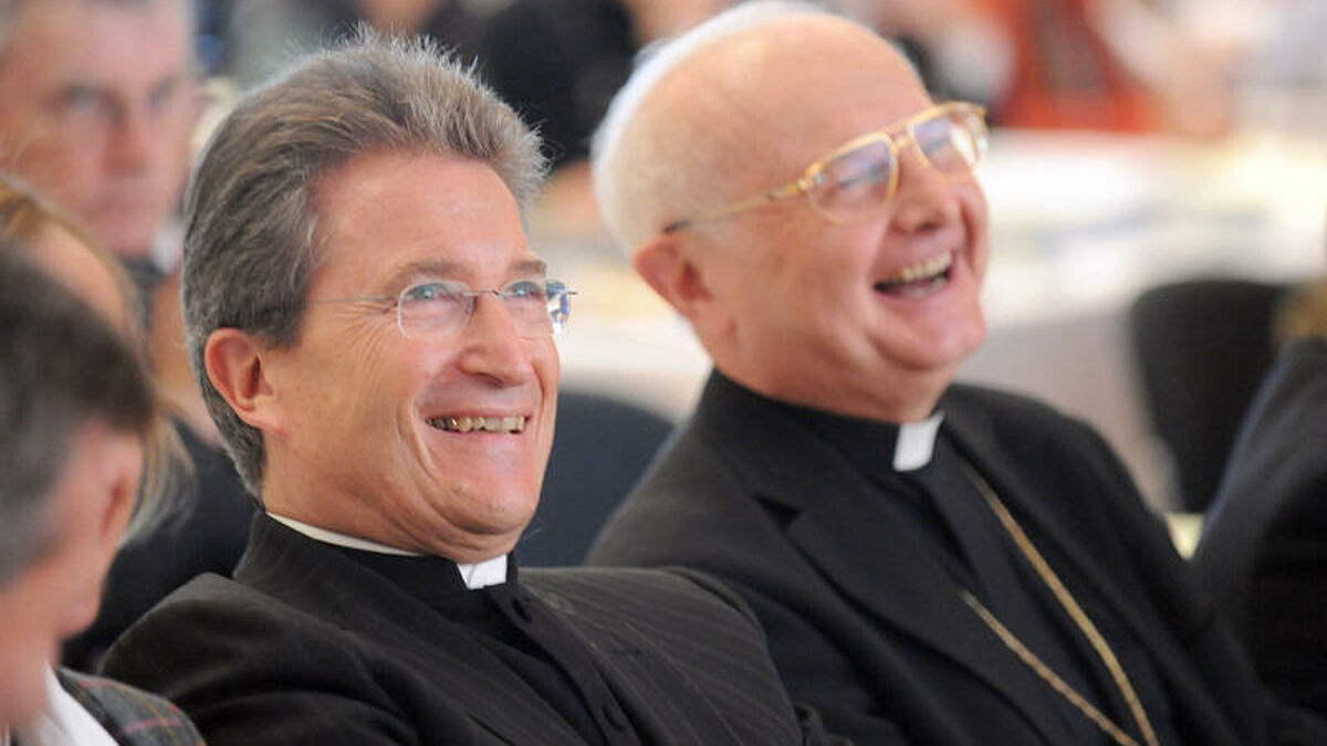 Bischof Wolfgang Huber (li.) und Erzbischof Robert Zollitsch (Archiv 2009)