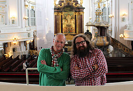 Küster aus Leidenschaft: Tobias Jahn (li.) arbeitet im Michel, Philippe Köster in der St. Pauli-Kirche