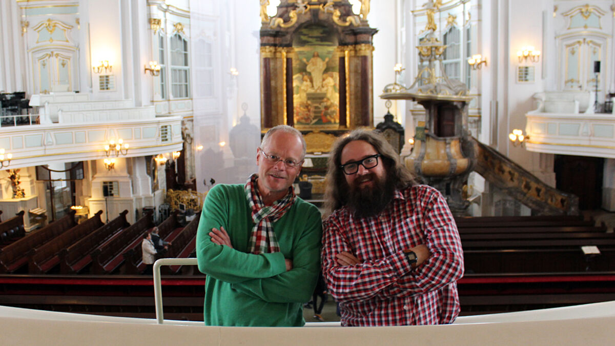 Küster aus Leidenschaft: Tobias Jahn (li.) arbeitet im Michel, Philippe Köster in der St. Pauli-Kirche