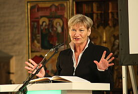 Bischöfin Kirsten Fehrs, Schirmherrin der Himmelsblicker-Konferenz bei ihrem "Zwischenruf" zur Kinderbeteiligung in der Kirche.