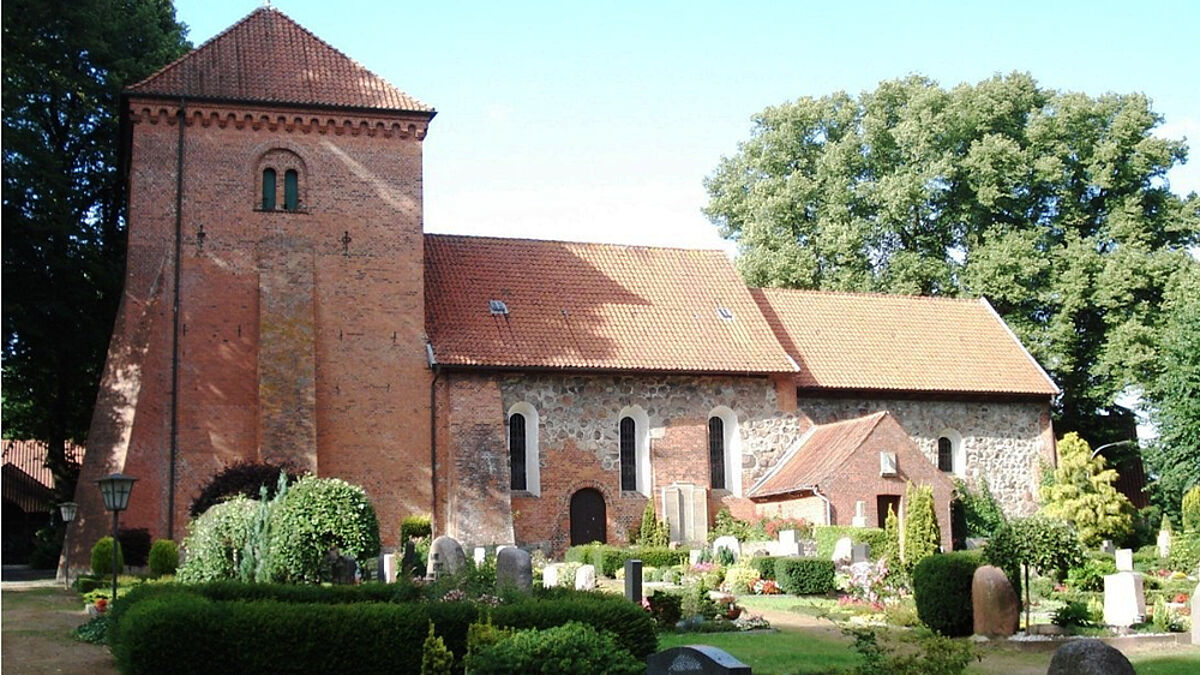 Die romanische Dorfkirche in Warder (Kreis Segeberg)