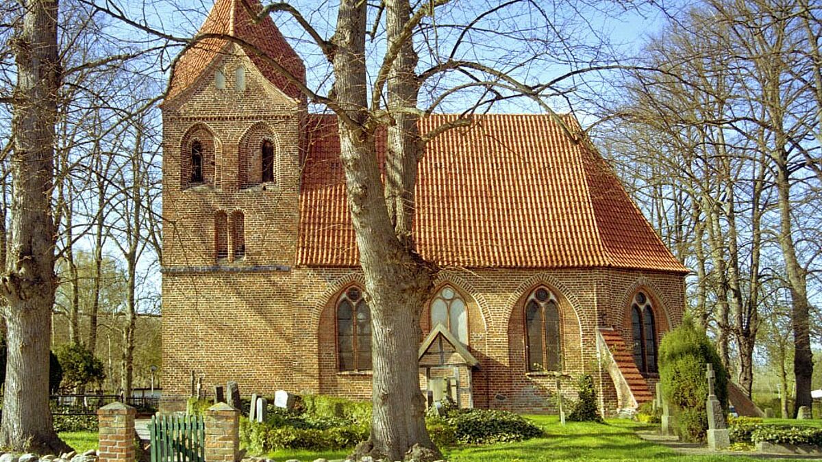 Kirche Dorf Mecklenburg 