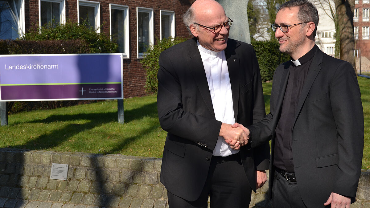 Landesbischof Gerhard Ulrich (l.) und Erzbischof Dr. Stefan Heße 