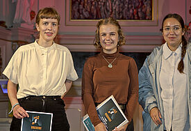 Die Preisträgerinnen Eva Burmeister, Charlotte Florack und Ronya Othmann.