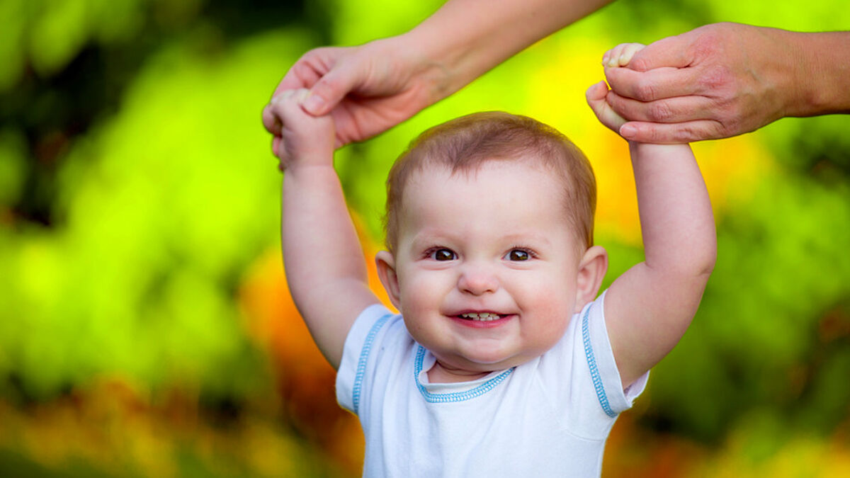 Babys an die Hand nehmen – das bietet die Wellcome-Familienhilfe in Rostock