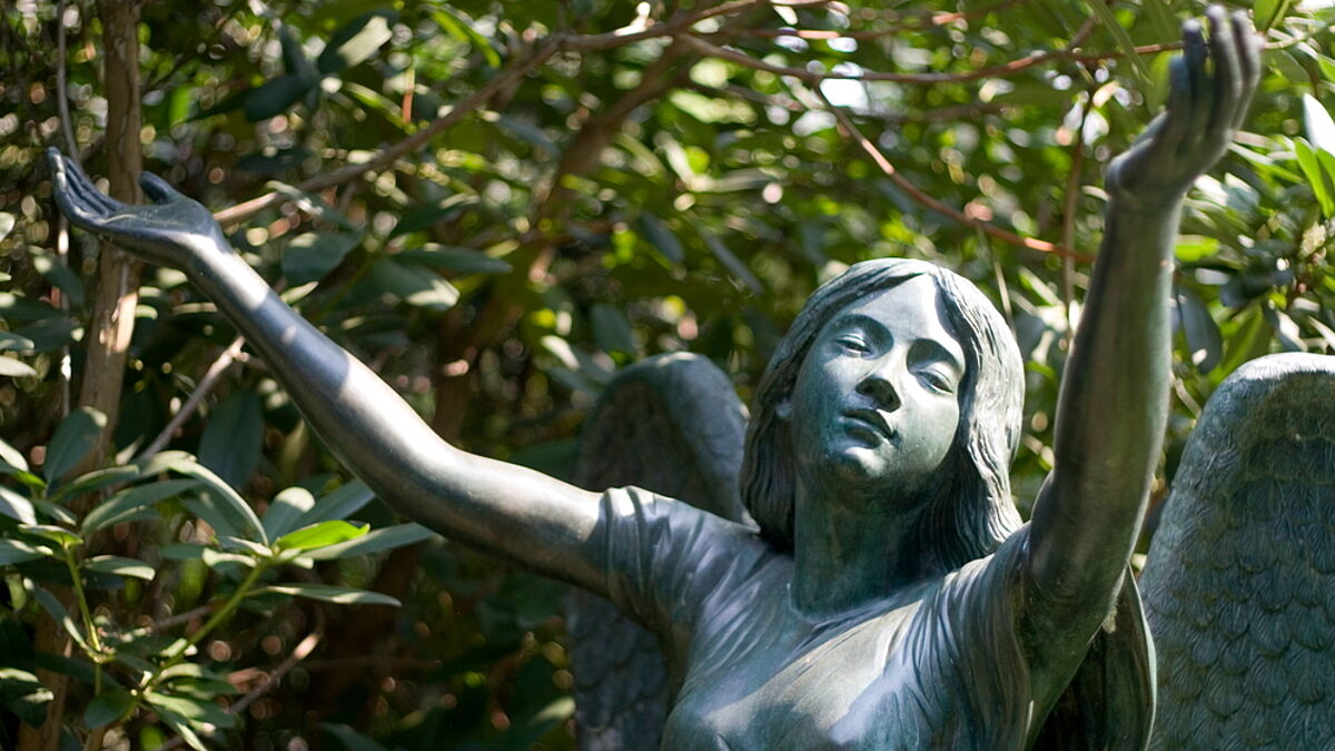Engelsstatue auf dem Friedhof Ohlsdorf