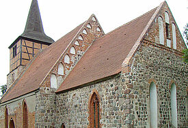Die Dorfkirche in Sietow: Nun wieder mit Dreiklang.