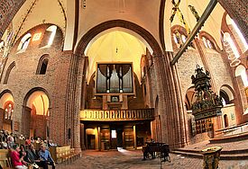 Festgottesdienst zum Nordschleswigschen Kirchentag im Lügumkloster, einem ehemaligen  Zisterziensermönchskloster.
