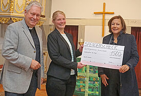 Über 20.000 Euro sind durch Spenden für die Orgel zusammengekommen. „Das zeigt, wie wichtig den Menschen die Orgel ist“, sagt Pastorin Sandra Reimer. Volker Thiedemann, Sandra Reimer und Ute Lehmann (von links) in der Jevenstedter St.-Georg-Kirche