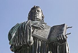Luther-Denkmal auf dem Marktplatz in Wittenberg (Sachsen-Anhalt).