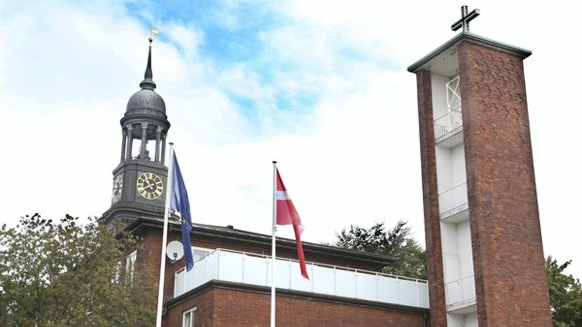 Nur ein paar Schritte vom Michel entfernt: die dänische Seemannskirche, eine von sieben Kirchen in unmittelbarer Nachbarschaft des Hamburger Wahrzeichens