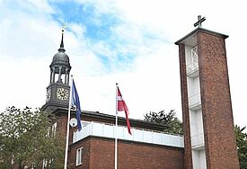 Nur ein paar Schritte vom Michel entfernt: die dänische Seemannskirche, eine von sieben Kirchen in unmittelbarer Nachbarschaft des Hamburger Wahrzeichens