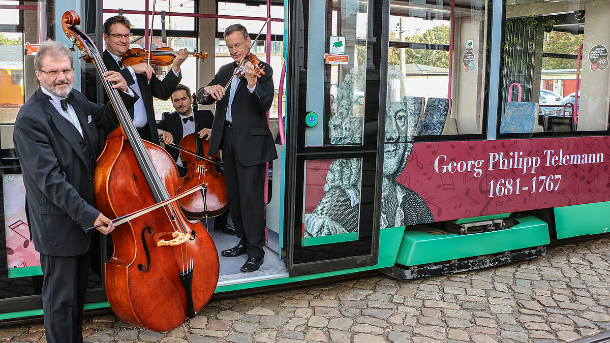 Rossini-Quartett Magdeburg mit Telemann-Straßenbahn | Nicht nur in Hamburg sondern auch in Telemanns Geburtsstadt Magdeburg und anderen deutschen und europäischen Städten wird das Telemann-Jahr begangen.