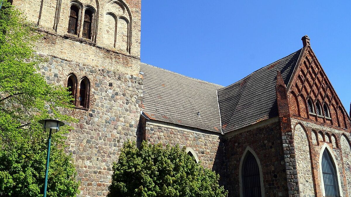 Die Kulturkirche St. Nikolai ist Veranstaltungsort für ein Festprogramm, das den Glauben und die Kunst auf vielfältige Art feiert. 