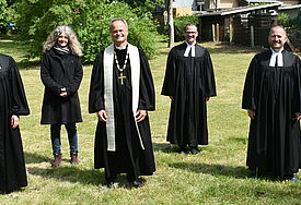 Fusionsgottesdienst in Wanzka mit v.l. Pastorin Friederike Pohle, Gemeindepädagogin Katrin Hofmann, Bischof Tilman Jeremias, Pastor Stephan Möllmann-Fey, Pastor Dirk Fey, Alexander Hanisch 2. Vorsitzender des KGR