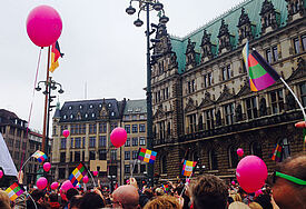 Auf dem Rathausmarkt versammelten sich mehrere tausend Menschen