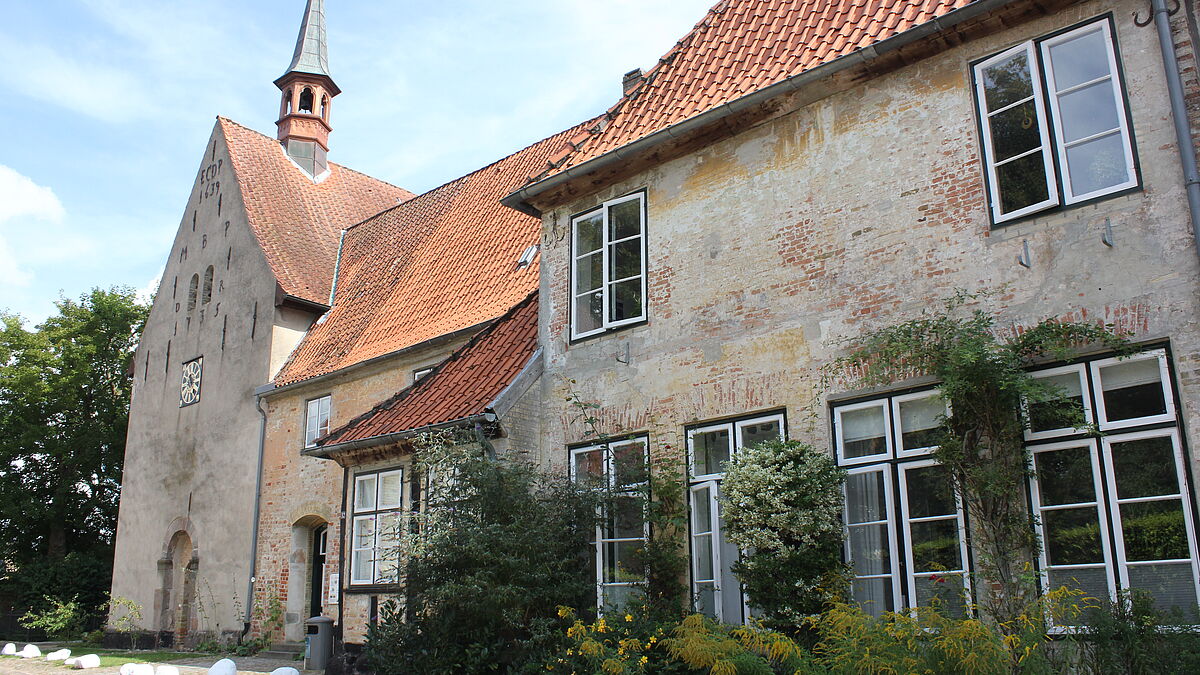 Mittelalterliche Mauern, alte Kunstschätze und verborgene Geschichten warten im St. Johanniskloster auf Sie. Doch das Kloster ist kein Museum – sondern ein Ort der Inspiration und der Entspannung. 