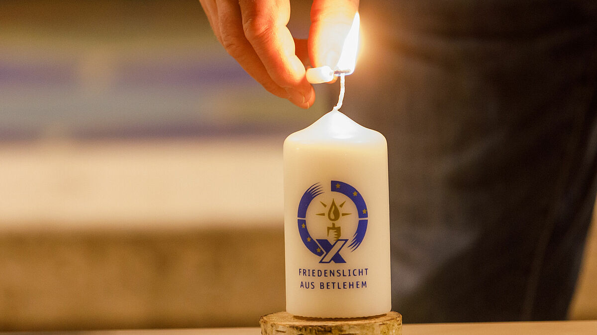 Das Friedenslicht aus Bethlehem ist in Hamburg angekommen.
