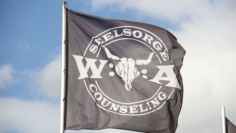 Wacken Open Air 2022: Die Festivalfahne im Wind Wacken Open Air 2022: Die Festivalfahne im Wind