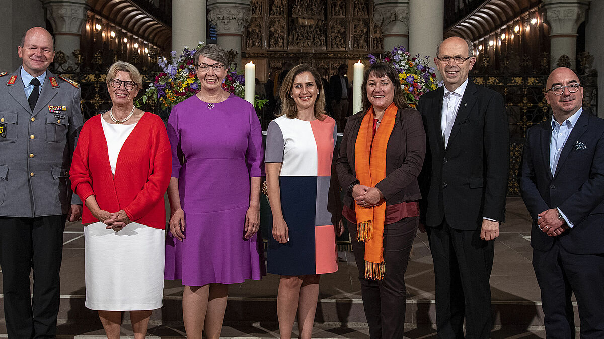Die Beteiligten beim Sommerempfang der Nordkirche am 27. Juni 2022 im Schleswiger Dom