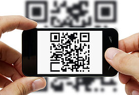 Mit Hilfe eines QR-Codes werden die Besucher in Kiel über den Friedhof geführt