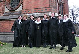 V.l.n.r. Mareile Rösner, Nina Schumann, Reingard Wollmann-Braun, Bischöfin Kirsten Fehrs, Eva-Maria Peper, Ralf Meyer-Hansen, Jil Becker, Anne Wehrmann-Kutsche