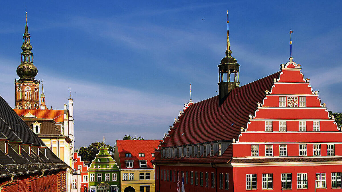 Greifswald ist seit 2020 Mitglied der Organisation "Mayors for Peace". Sie setzt sich für die Abschaffung von Atomwaffen weltweit ein. 