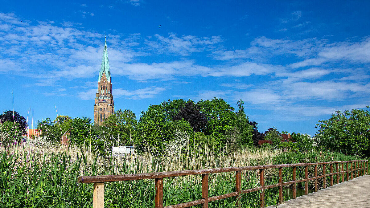 Der Dom zu Schleswig - hier ein Bild noch ohne Baugerüst - soll Pfingsten wieder öffnen.